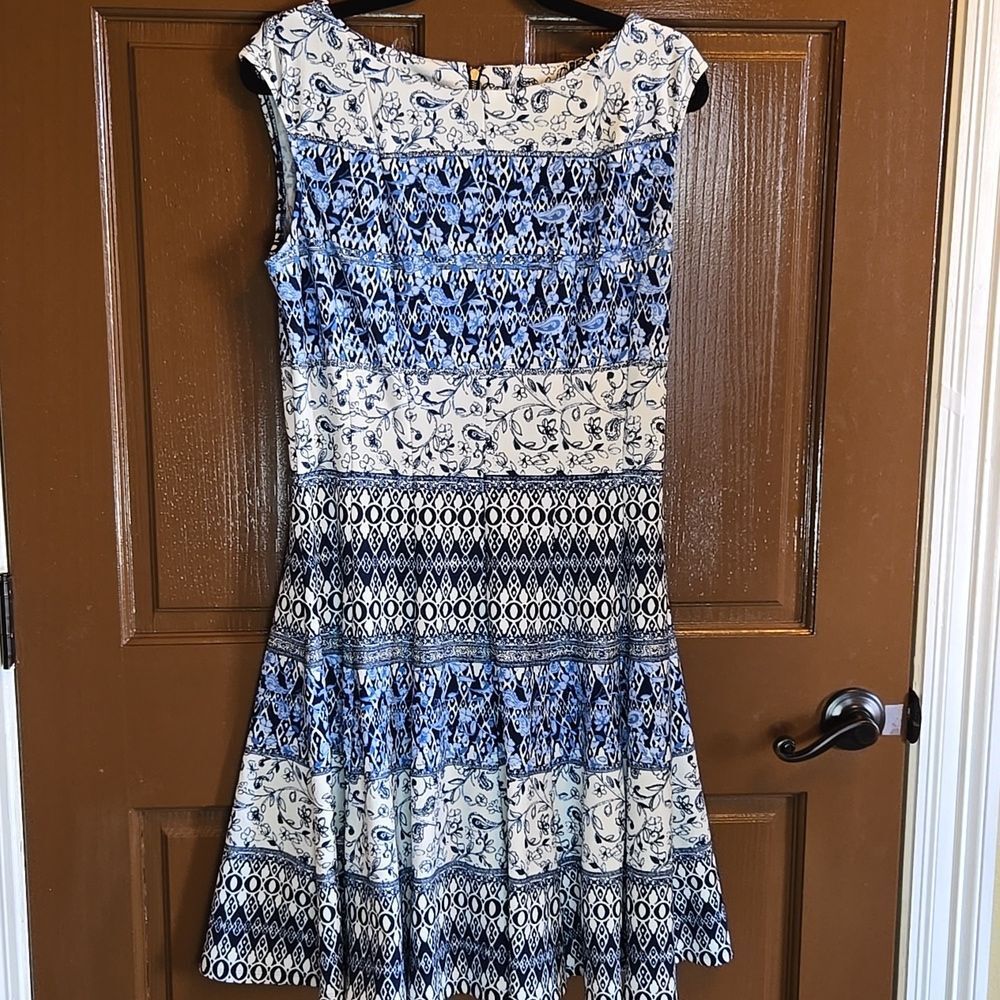 Danny & Nicole-Blue & white print sleeveless fit n flare dress Sz 10.